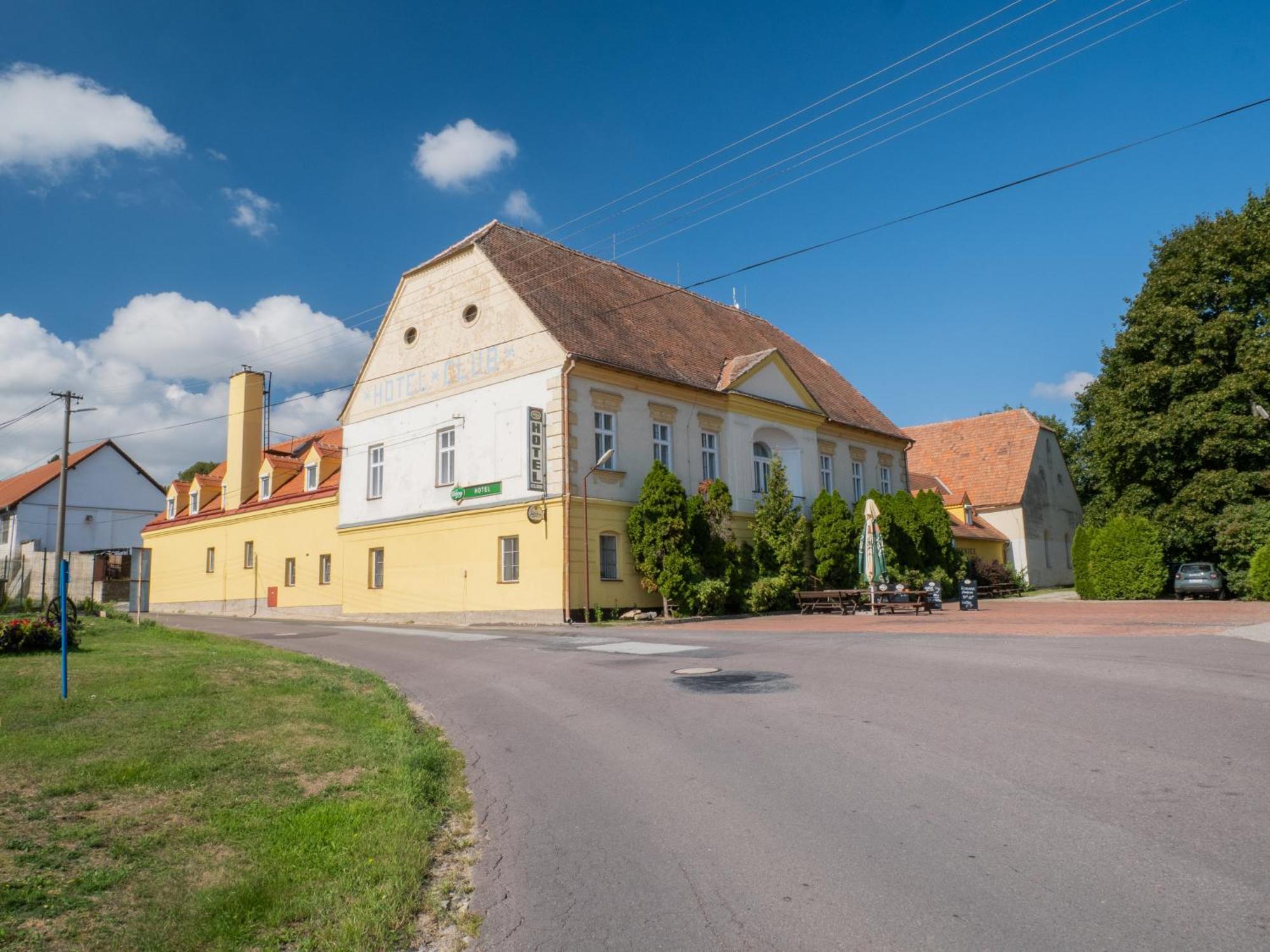 Hotel Club Vranovská Ves Esterno foto