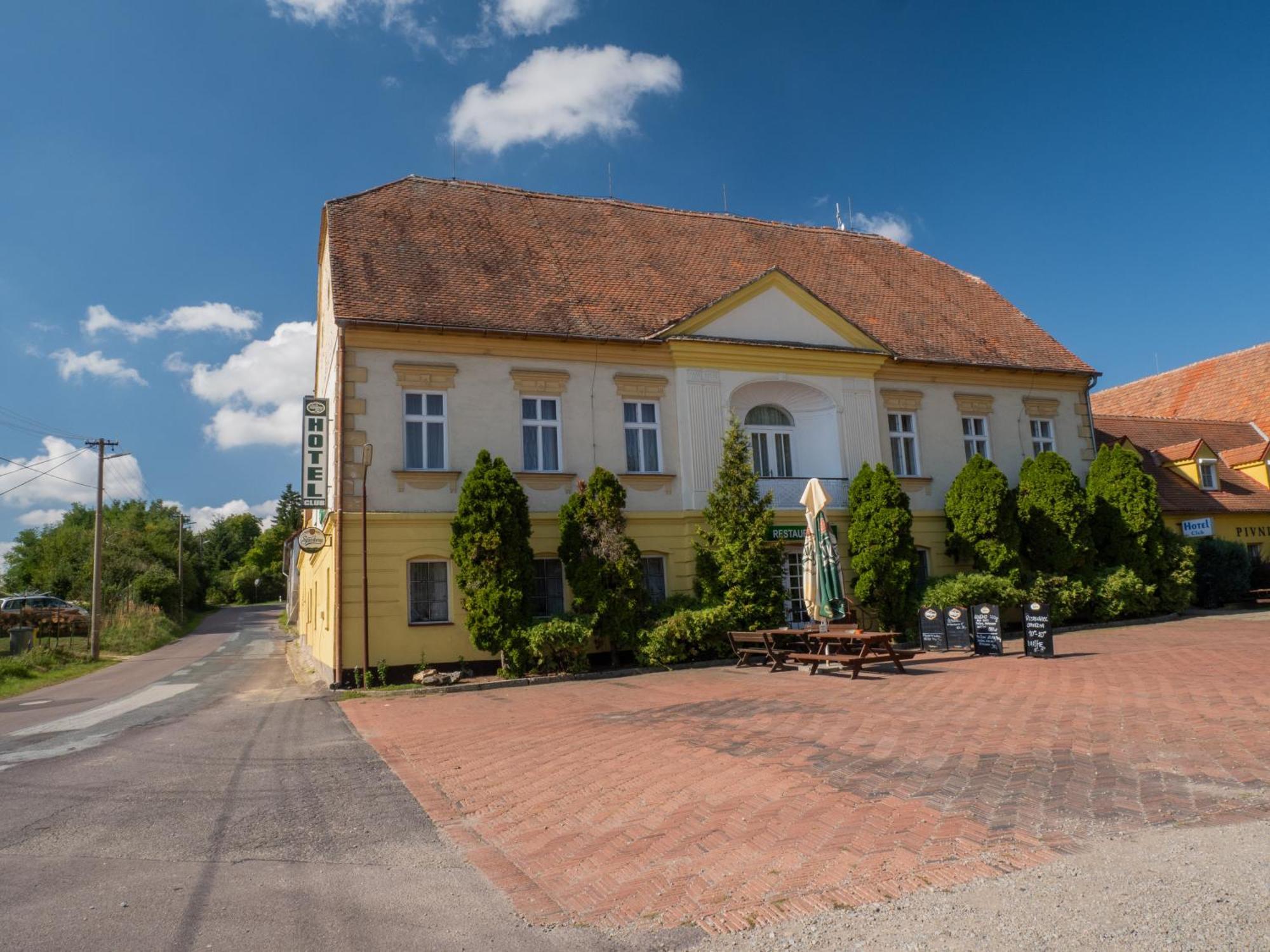 Hotel Club Vranovská Ves Esterno foto